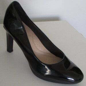 Clarks Womens Black Faux Patent Leather 3" Heel Pump - Size 7M